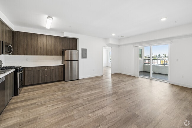 2BR, 2BA - 1,073SF - Living Room