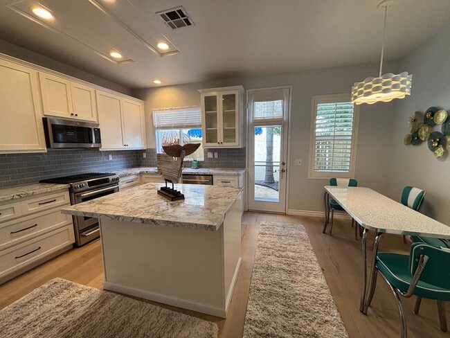 Building Photo - Beautiful 2 Story home in Carlsbad!