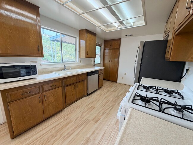 Photo - Bright & Spacious 2BR Home in Desirable 55+ Seven Oaks Community