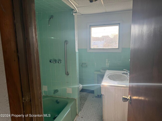 Photo - 1413 Swetland St