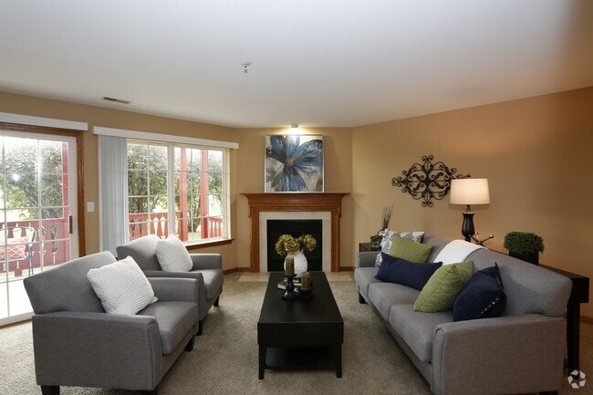 3BR, 2BA w/golf course view - Living Room