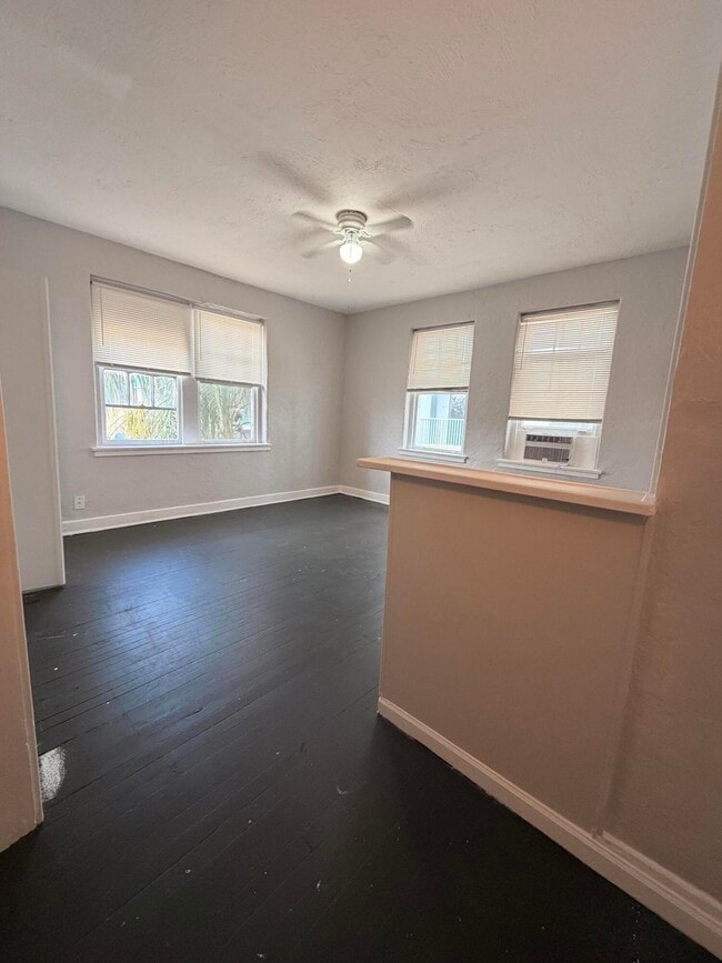 Photo - 523 24th St Unidad 12