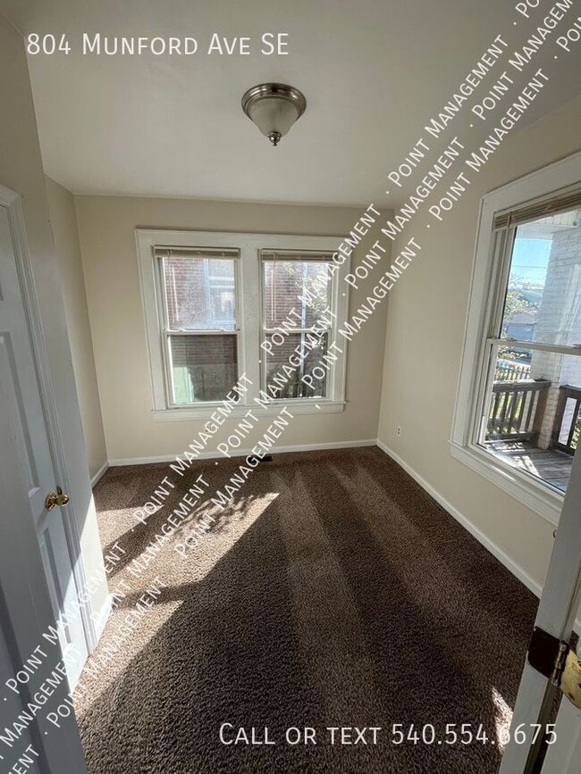 Photo - 804 Munford Ave SE