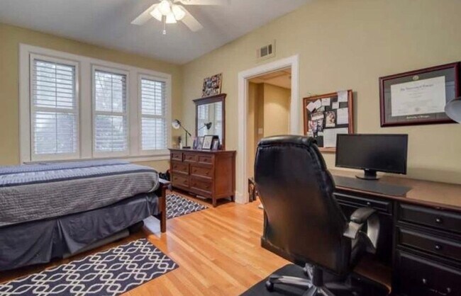 Photo - Gorgeous condo located in Summerville Clos...