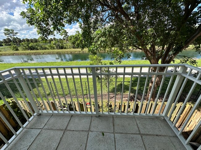 Photo - 2641 NE 4th St Unit 204