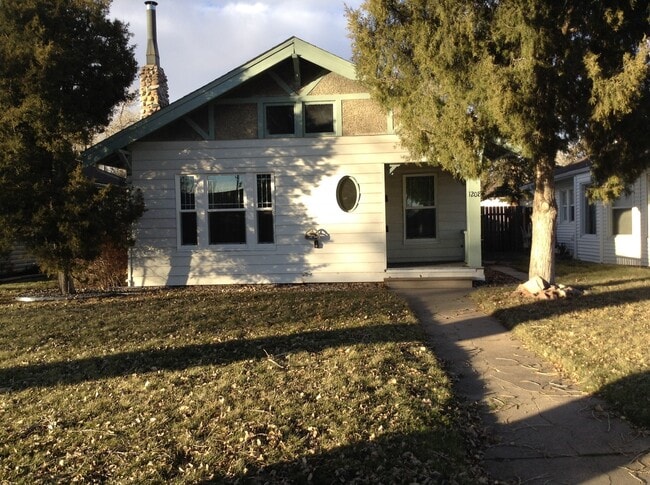Building Photo - 1208 W 31st St Unit A Rental