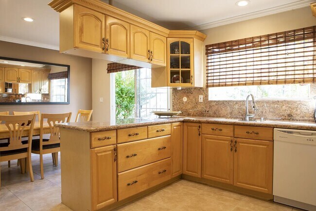 Photo - 6501 Vanalden Ave