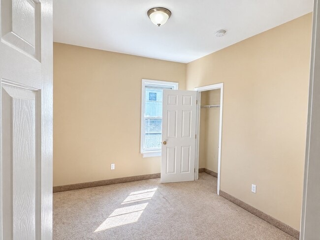 456 Coggeshall St Unidad 2
