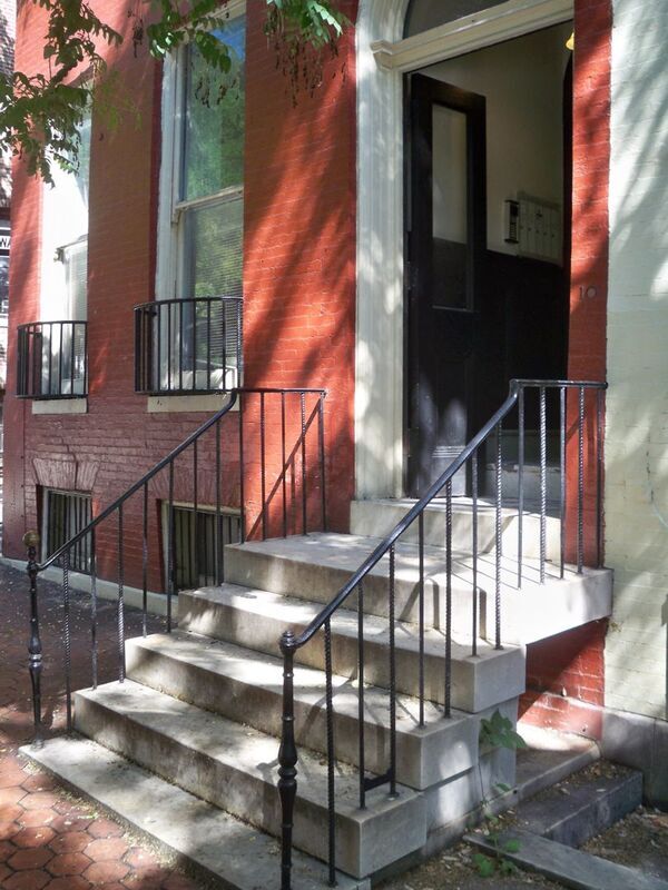10 E Read St