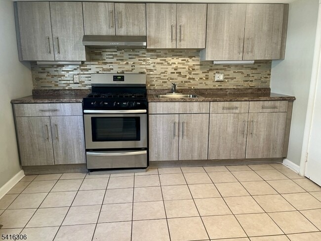 Photo - 52 Maple Ave