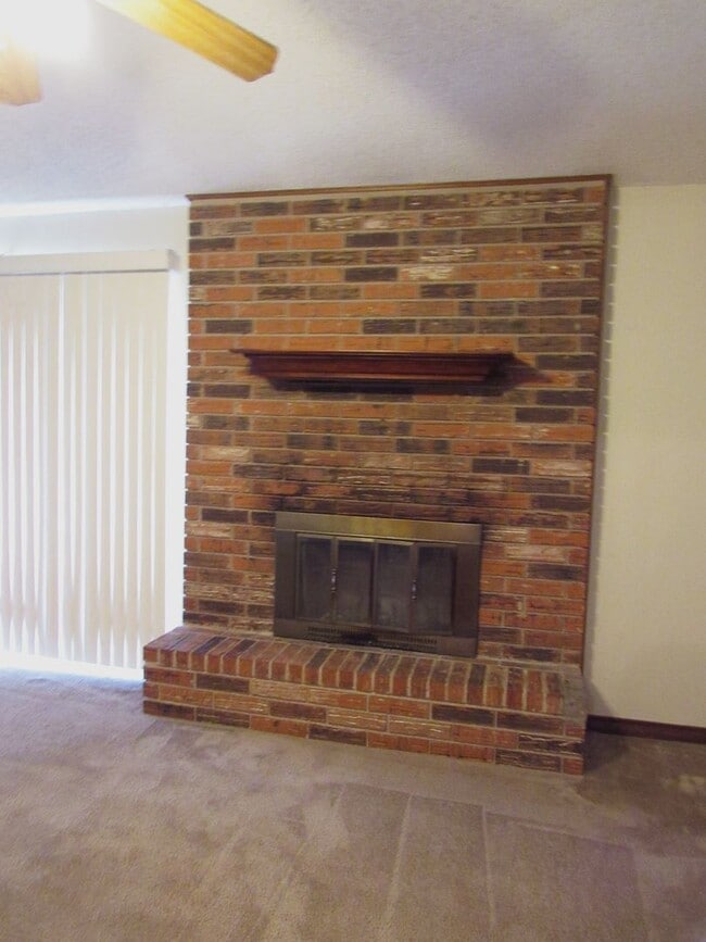 Photo - 207 E Hogan Dr