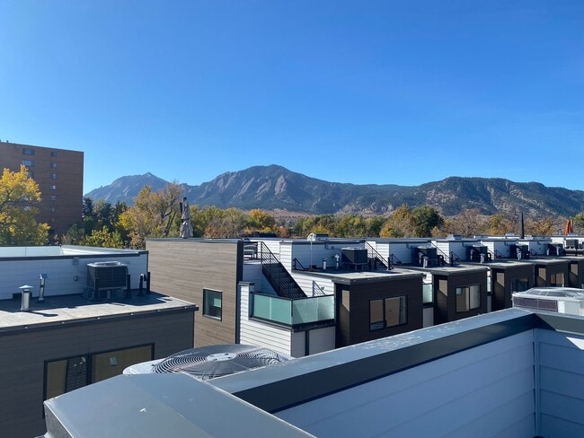 Building Photo - Upscale Modern Townhome Ready for you to Call Home!