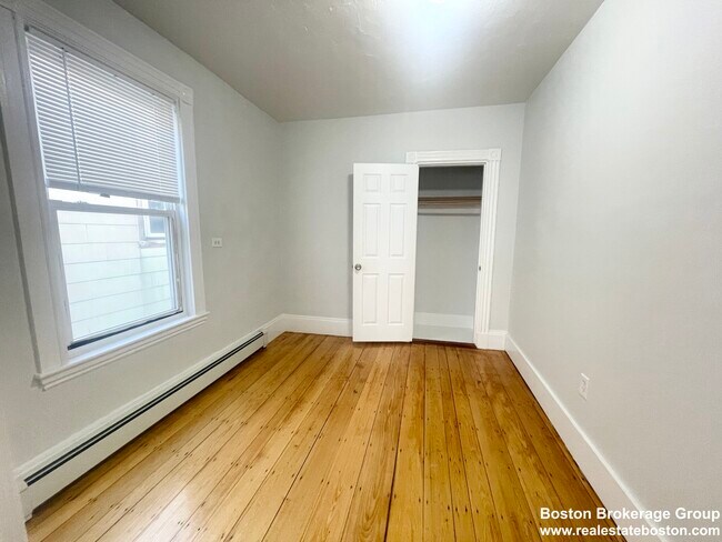 Photo - 22 Howell St