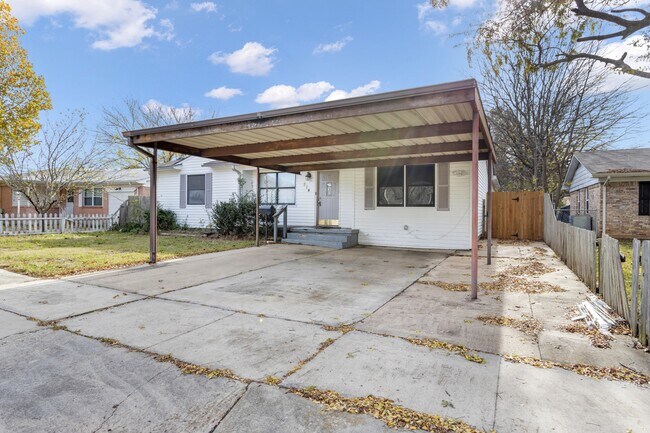 Photo - 814 E Centennial St