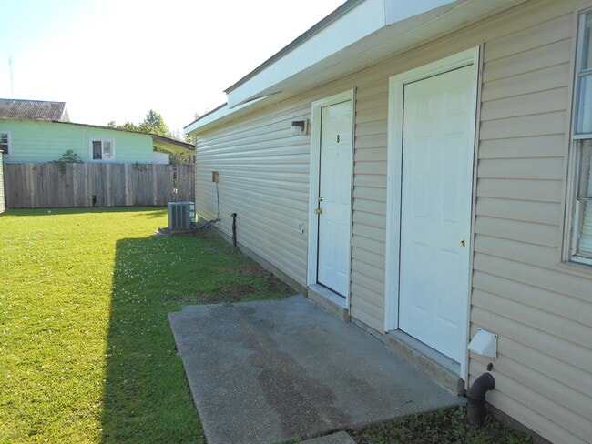 Building Photo - 2715 Huey P Long Ave Unit B Rental