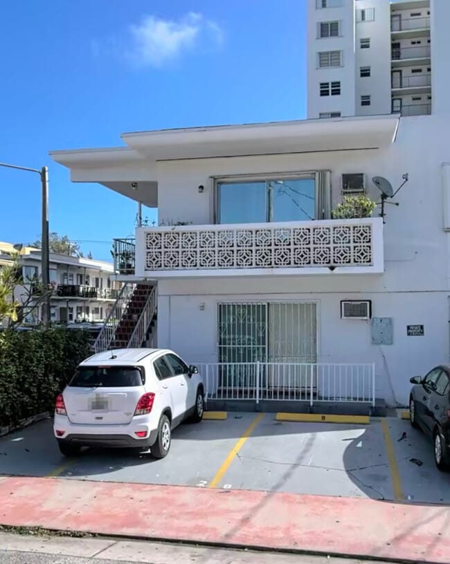 Building Photo - 520 W 79th St Unit 520 79 street Rental