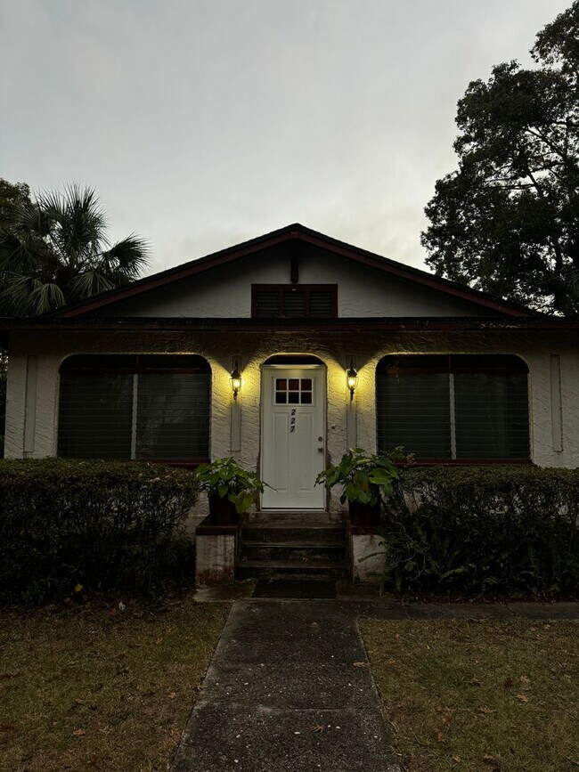 Photo - Beautiful 3 Bedroom, 1 Bathroom House