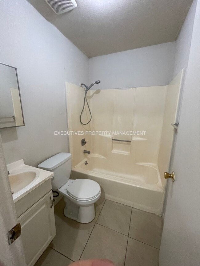 Photo - 6912 Hall Blvd