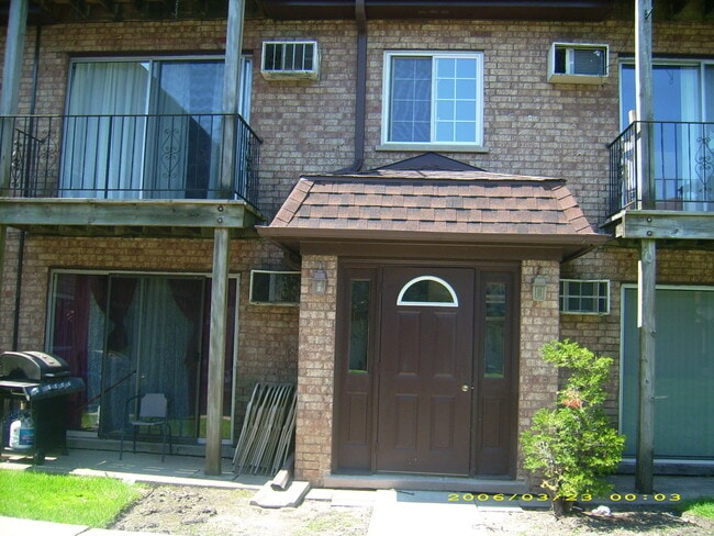 Building Photo - 115 E Dundee Rd Unit 1S