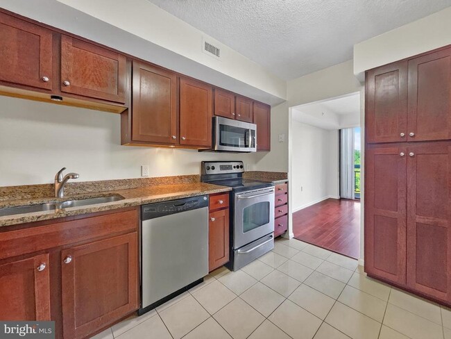2230 George C Marshall Dr Unit 829