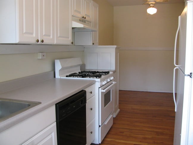Photo - 749 Heman Ave