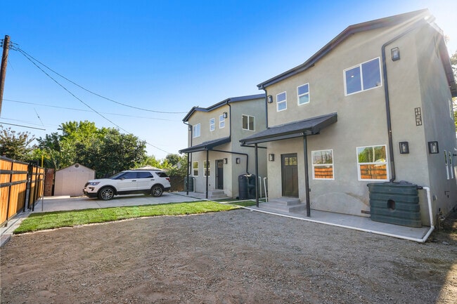 Photo - 11533 Dronfield Ave