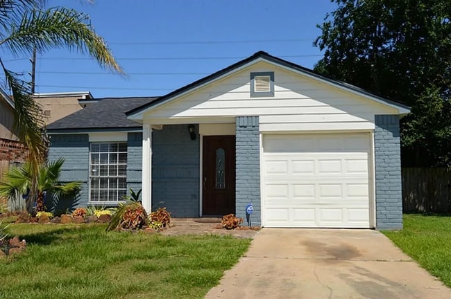 Building Photo - Charming 2BR Home Near Hwy 290 & Hwy 6 – Z...
