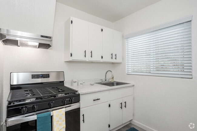 Studio - 400SF - Kitchen