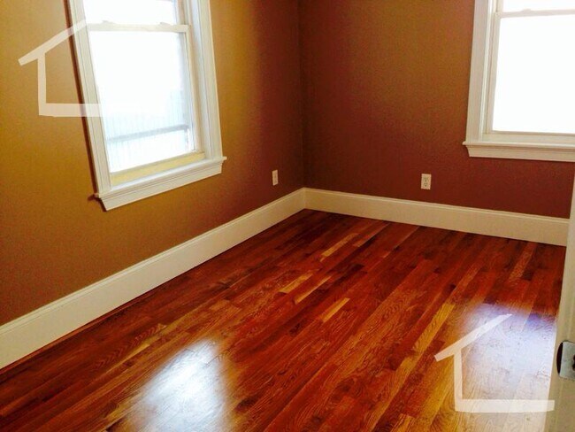 Building Photo - 8 Saint Lukes Rd Unit 3