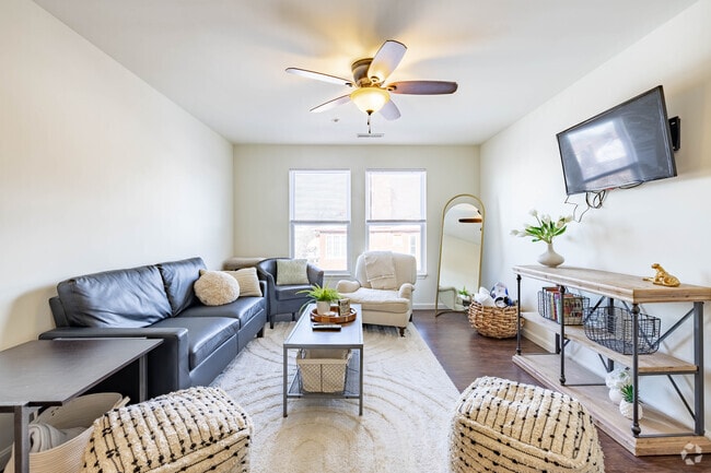 3BR, 3BA - 1,150SF - Living Room