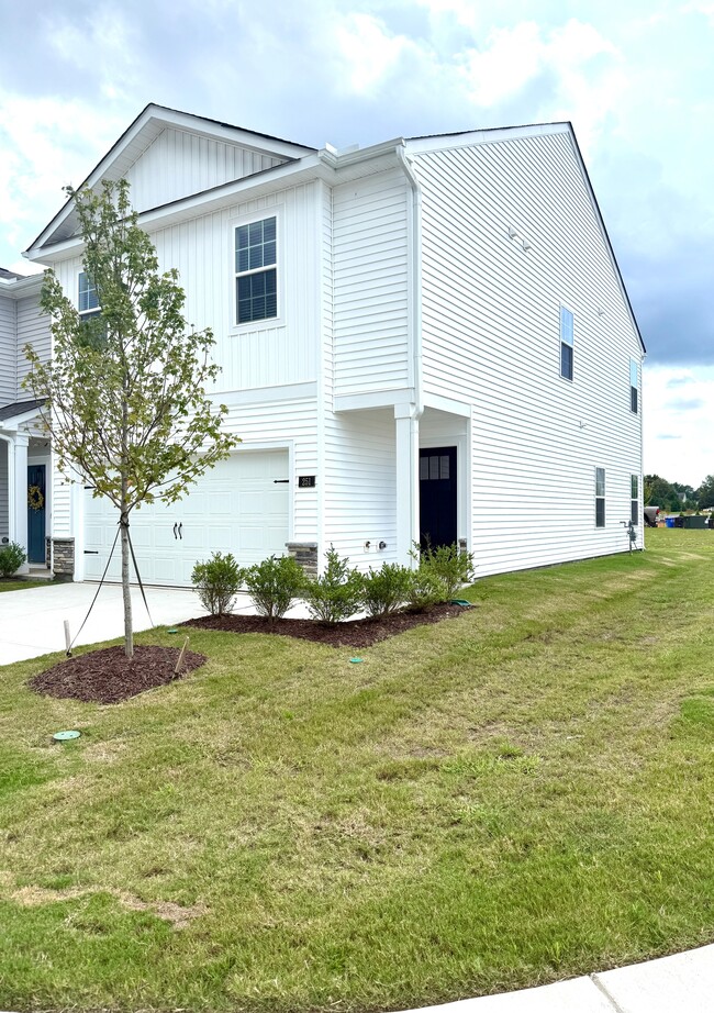 Building Photo - 251 Perseus St Rental