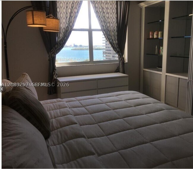 Building Photo - 11111 Biscayne Blvd Unit 4D