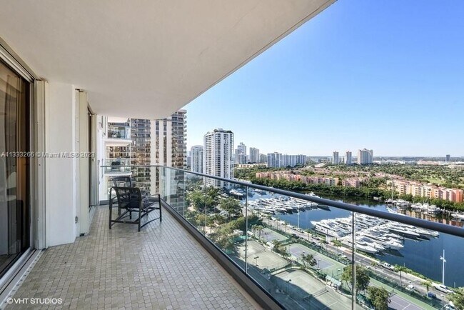 Photo - 19707 Turnberry Way Unidad 27B