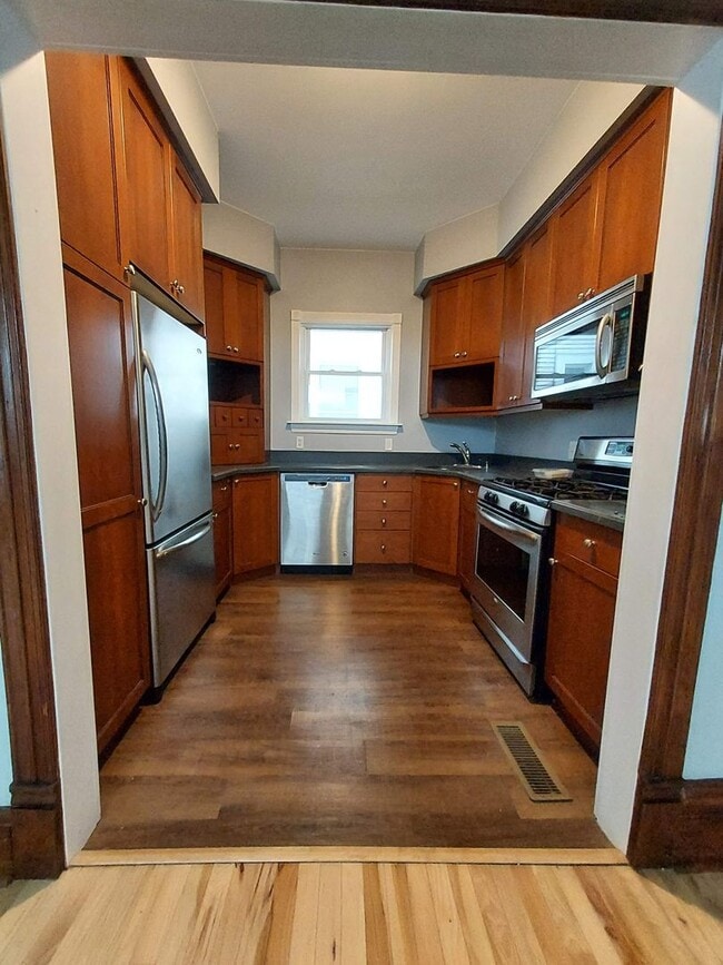 Photo - Large Main floor Duplex (1 Bed) Close to Uptown
