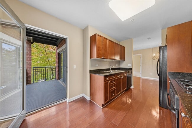 Photo - 255 E Liberty Dr