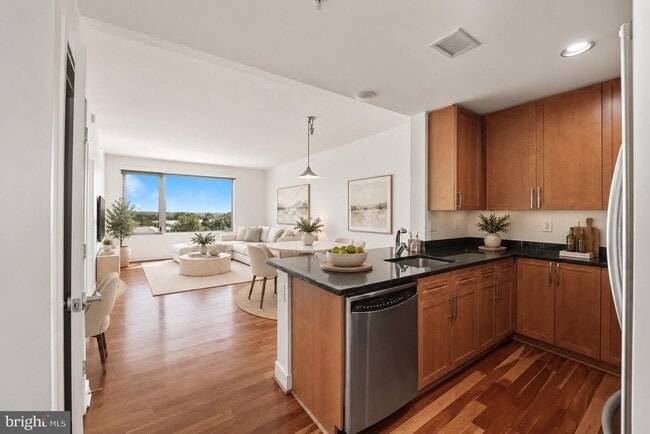 4101 Albemarle St NW Unit 533
