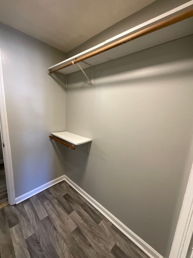 Photo - Creekview Apartments - Kingsport, TN