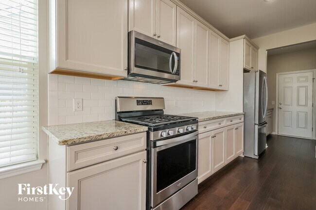 Photo - 437 Northern Red Oak Dr