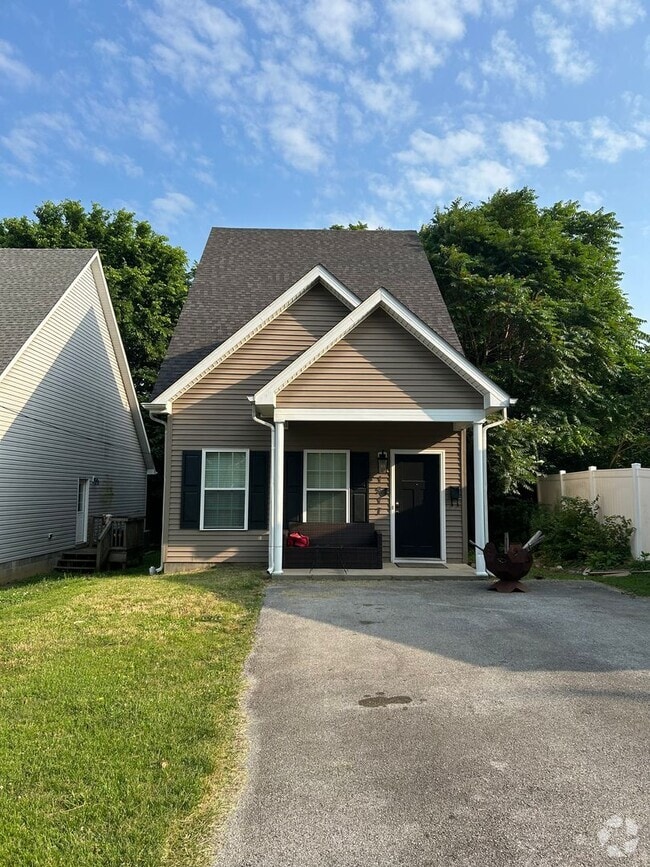 Building Photo - 1517 Kenton St Rental