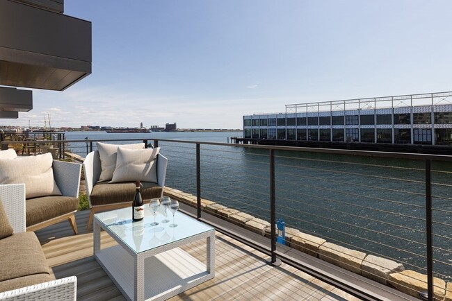 Building Photo - 300 Pier 4 Blvd. Unit 2J Rental