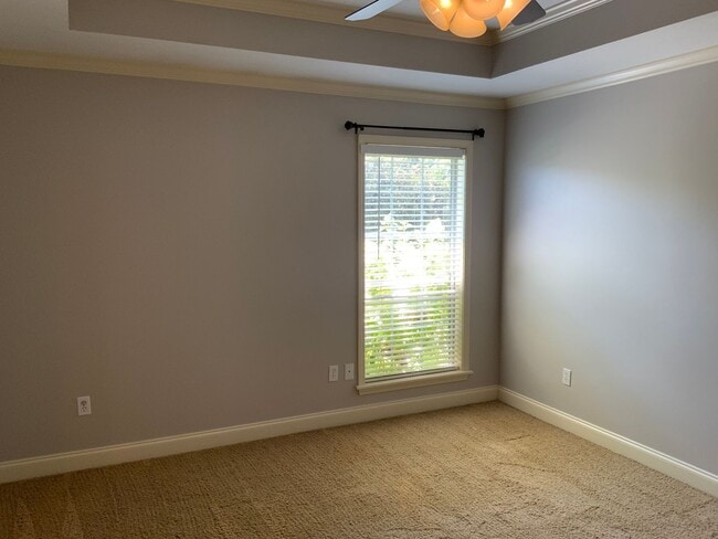 Building Photo - 3 Bedroom Family Rental