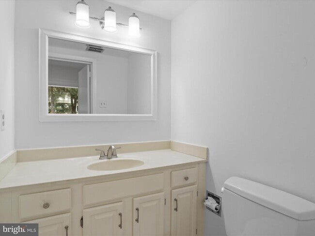 Building Photo - 11645 Newbridge Ct Rental