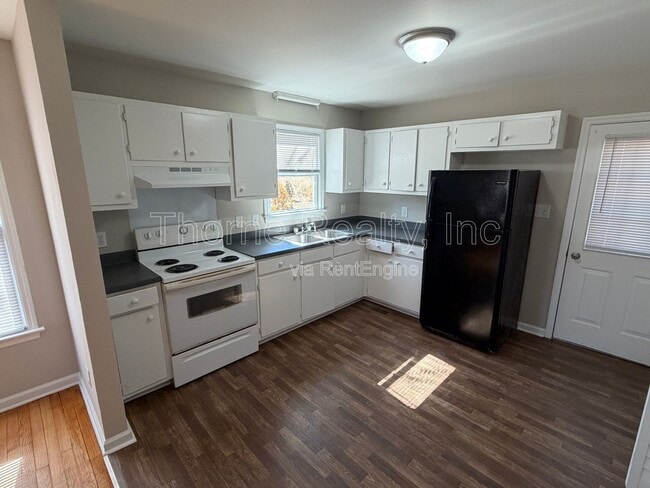 Photo - 2240 Sherwood Ave