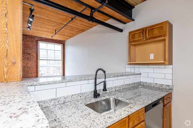 2BR, 1BA - Kitchen