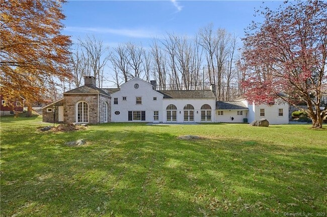 Photo - 860 Ridgefield Rd House