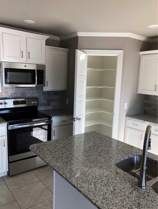 Photo - 746 Roselawn St