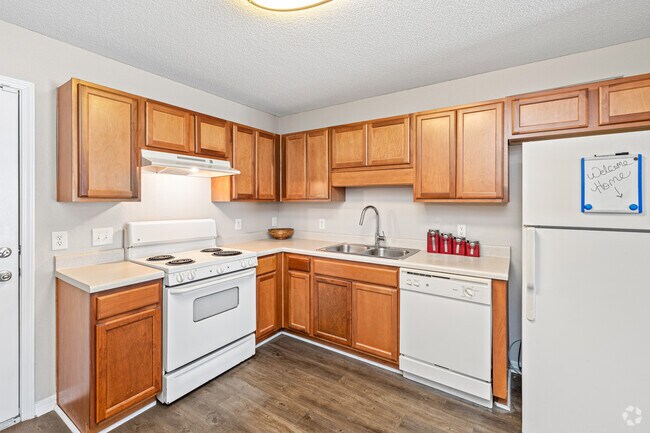 2BR, 2BA - 960SF - Kitchen