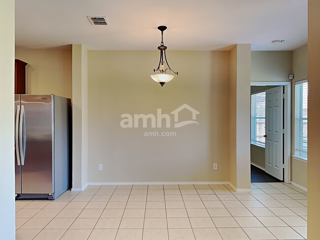 Photo - 1003 Utopia Ln