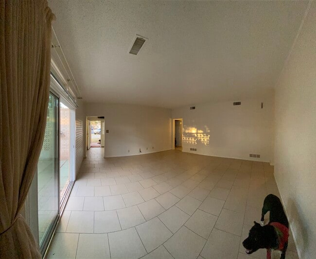 Building Photo - 2901 W Illinois Ave Rental