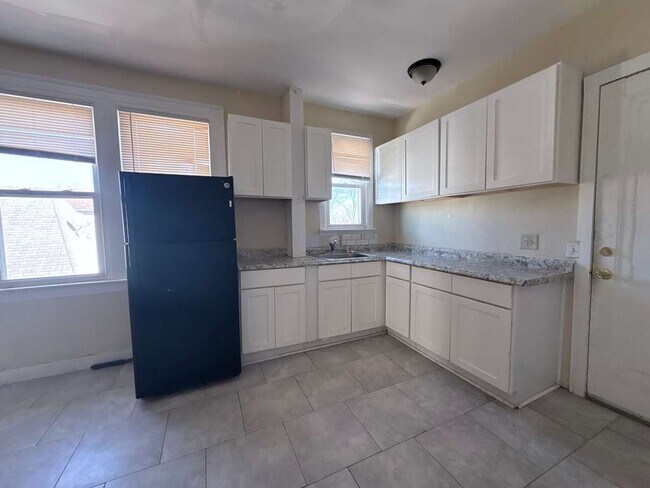 Building Photo - 62 Fairfield St Unit 3